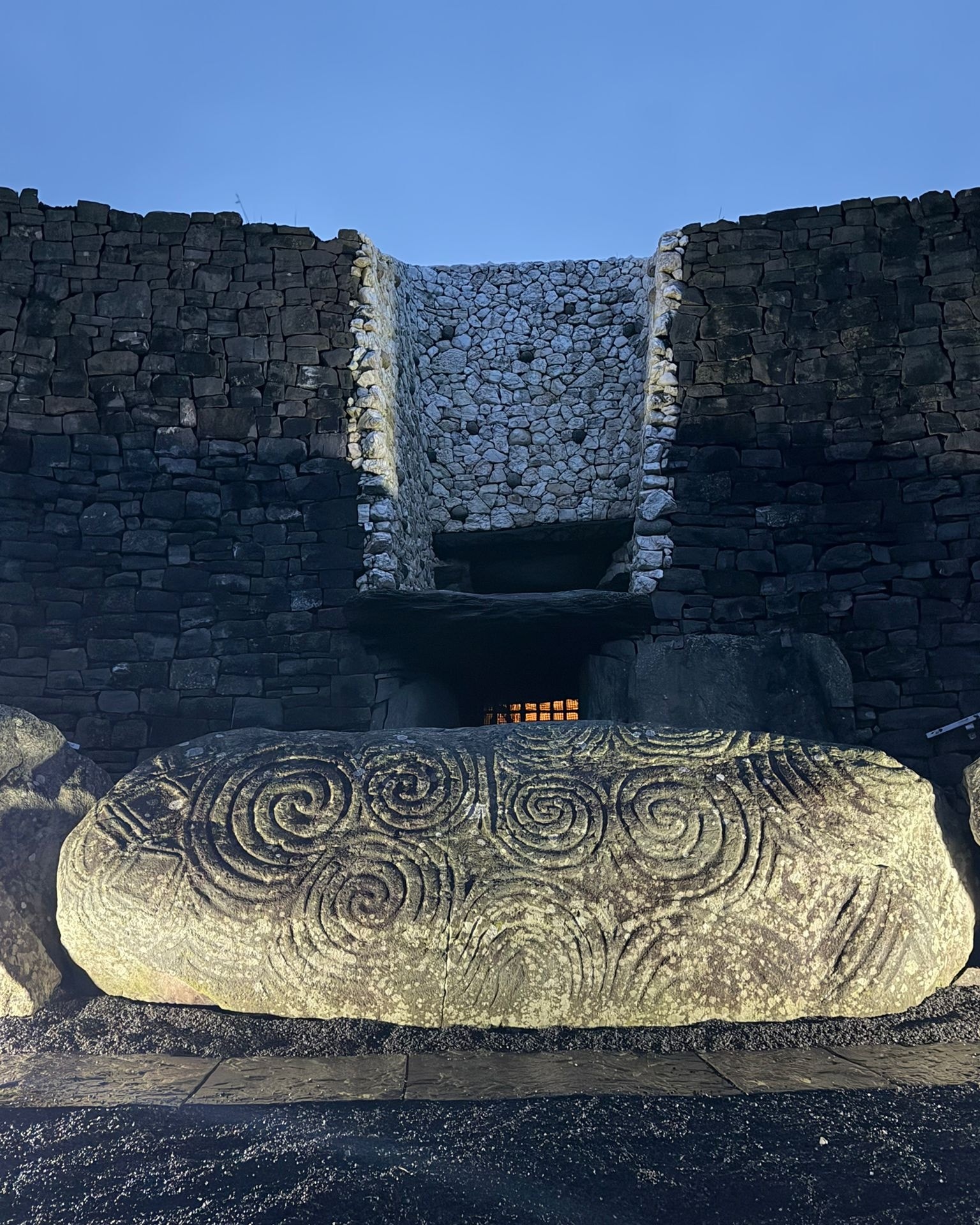 Luxury Irish Tours | Newgrange Brú na Bóinne | Desktop