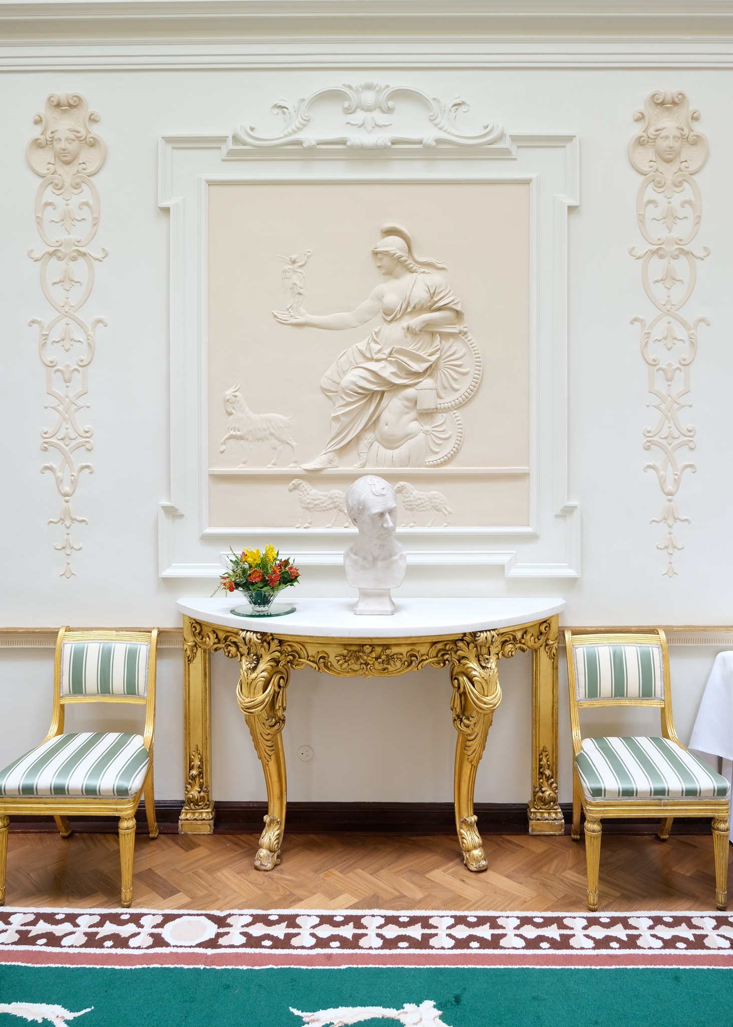 Luxury Irish Tours | President Of Ireland Residence | Desktop