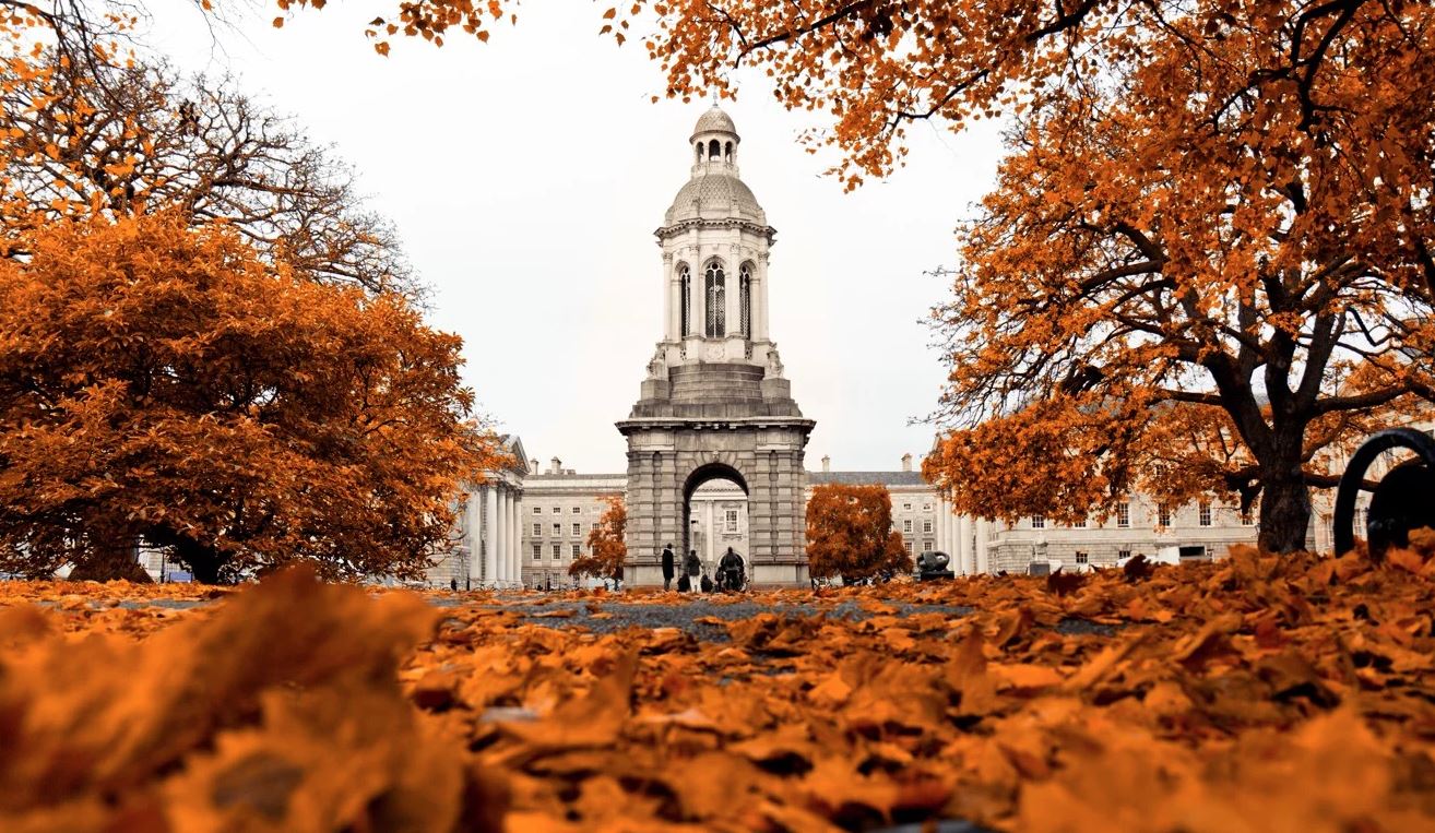 Luxury Irish Tours | Trinity College Dublin | Desktop