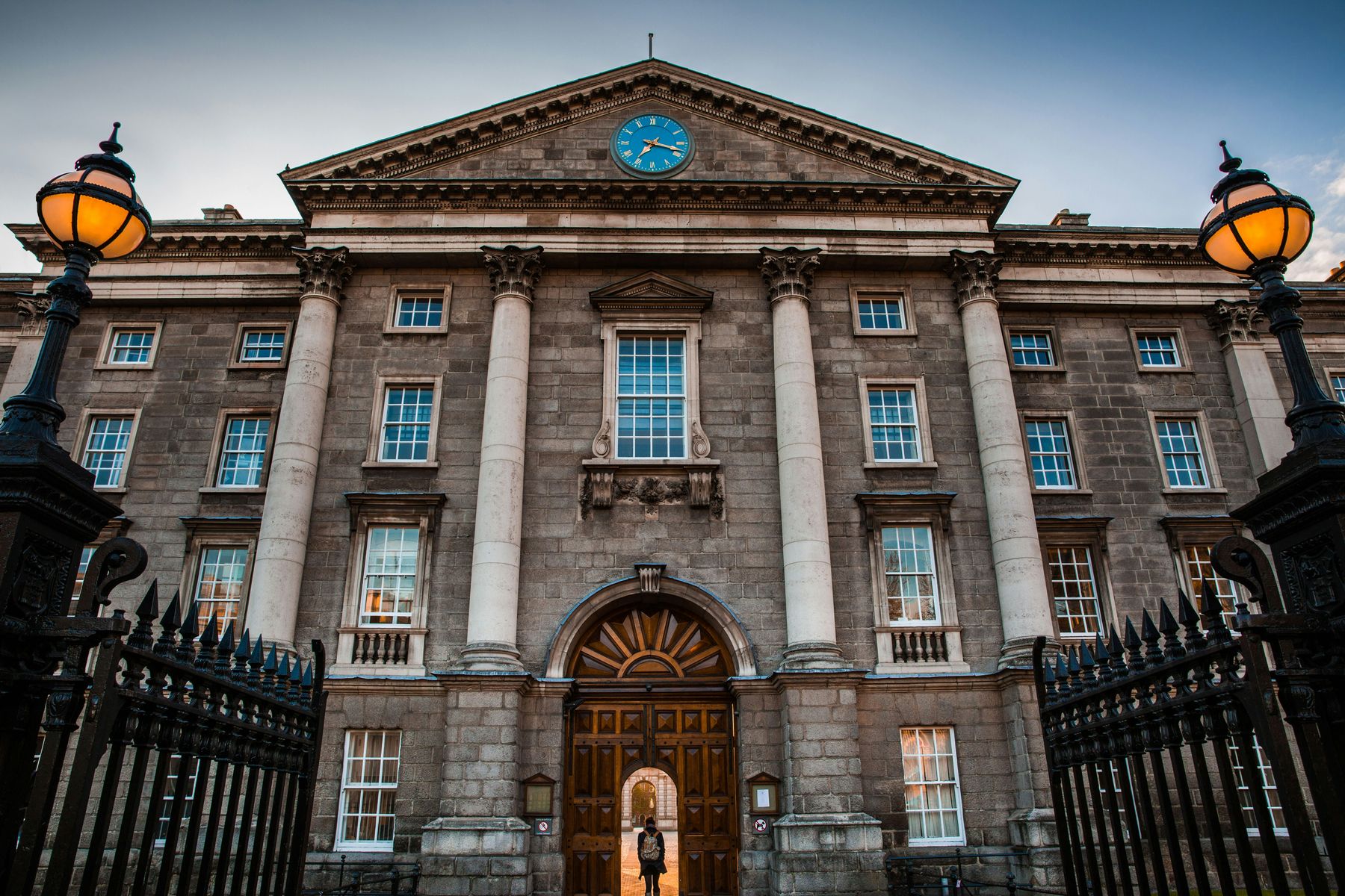 Luxury Irish Tours | Trinity College | Desktop